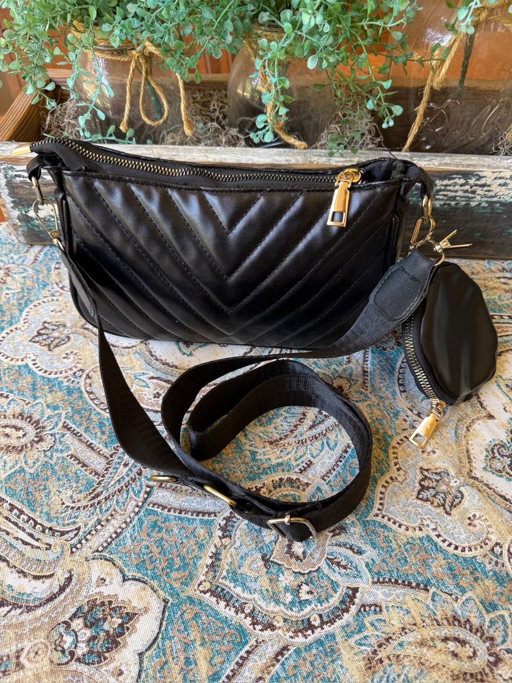Crossbody Bag Wide Strap Detachable Coin Purse Black Quilted